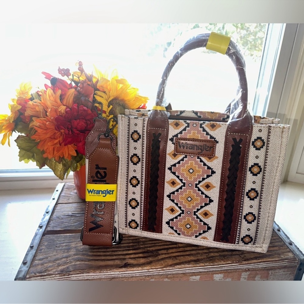 NWT! Wrangler Cream Aztec/Southwestern
Tote Handbag, Crossbody and Storage Bag - Picture 3 of 12